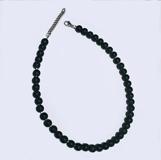 Mattschwarze Perlenkette