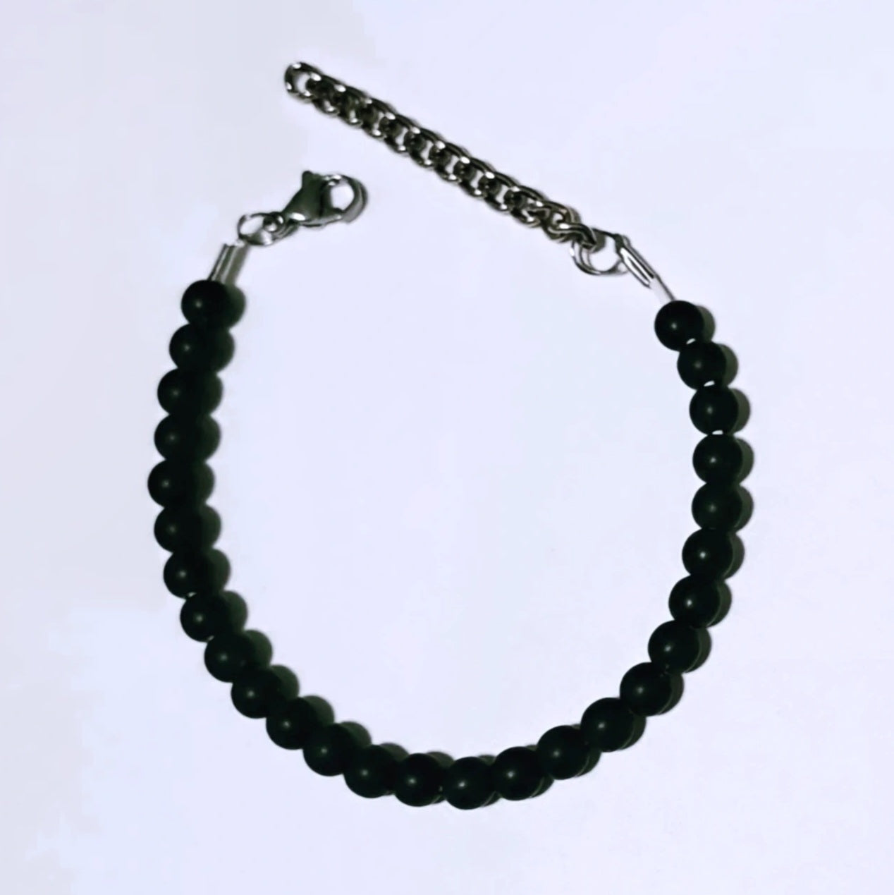 Mattschwarzes Perlenarmband