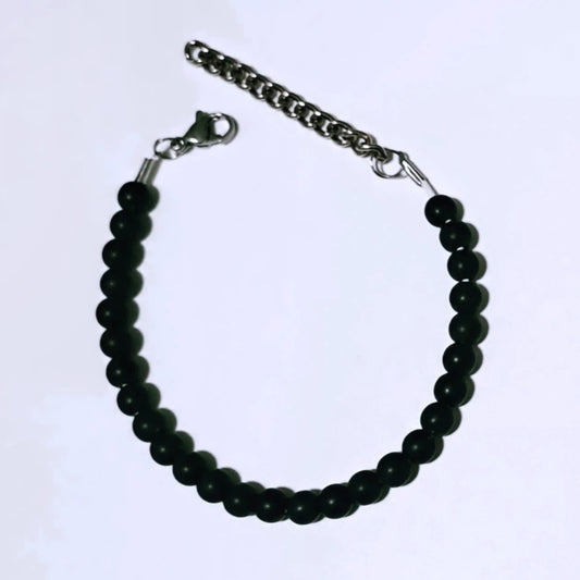 Mattschwarzes Perlenarmband